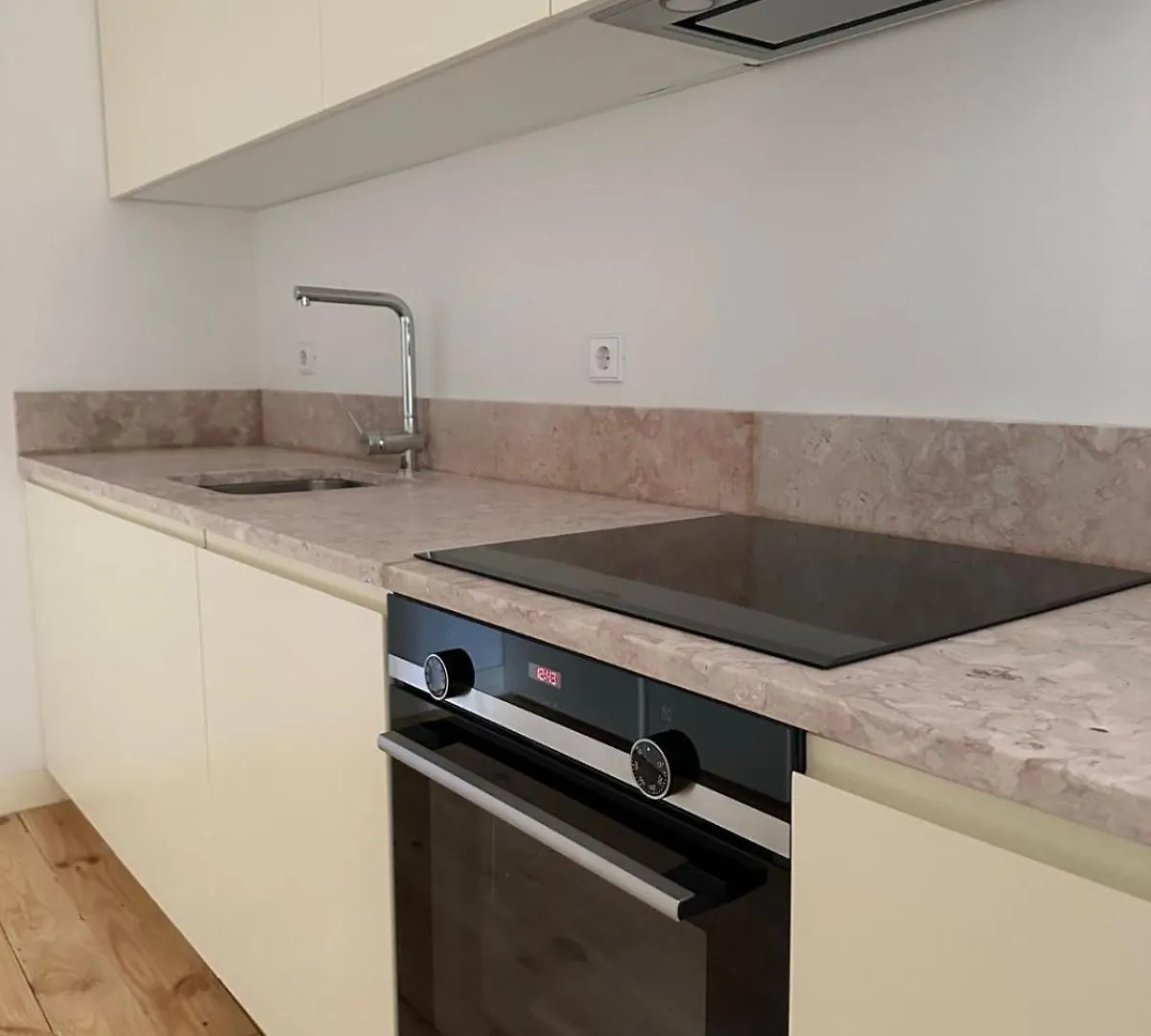 Privade Room In Baixa With Private Bathroom Lisboa البرتغال